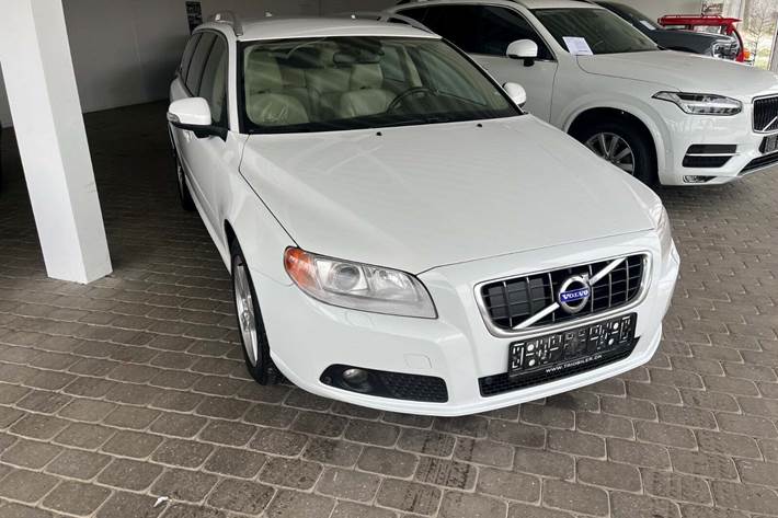 Hvid Volvo V70 fra 2010