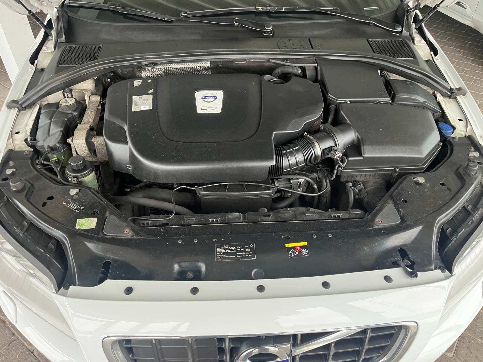 Hvid Volvo V70 fra 2010