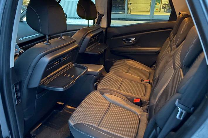 Grå Renault Scenic IV fra 2017