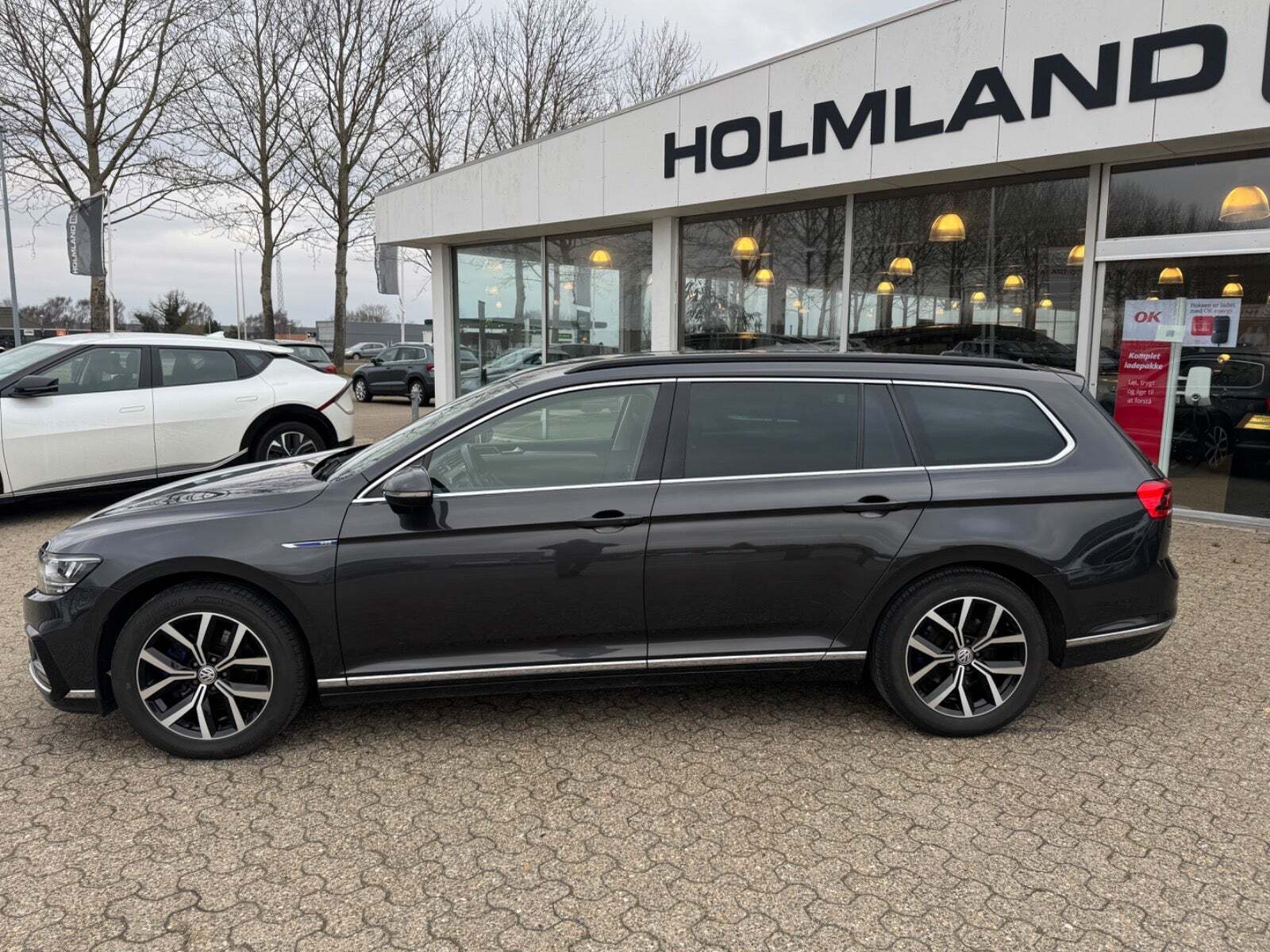 Grå VW Passat fra 2020