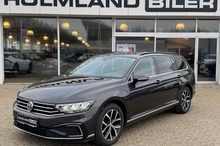 Grå VW Passat fra 2020
