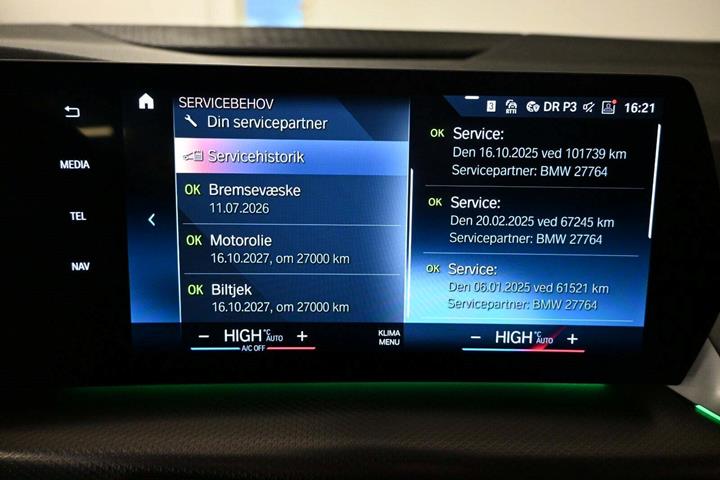 Grøn BMW 225e fra 2023