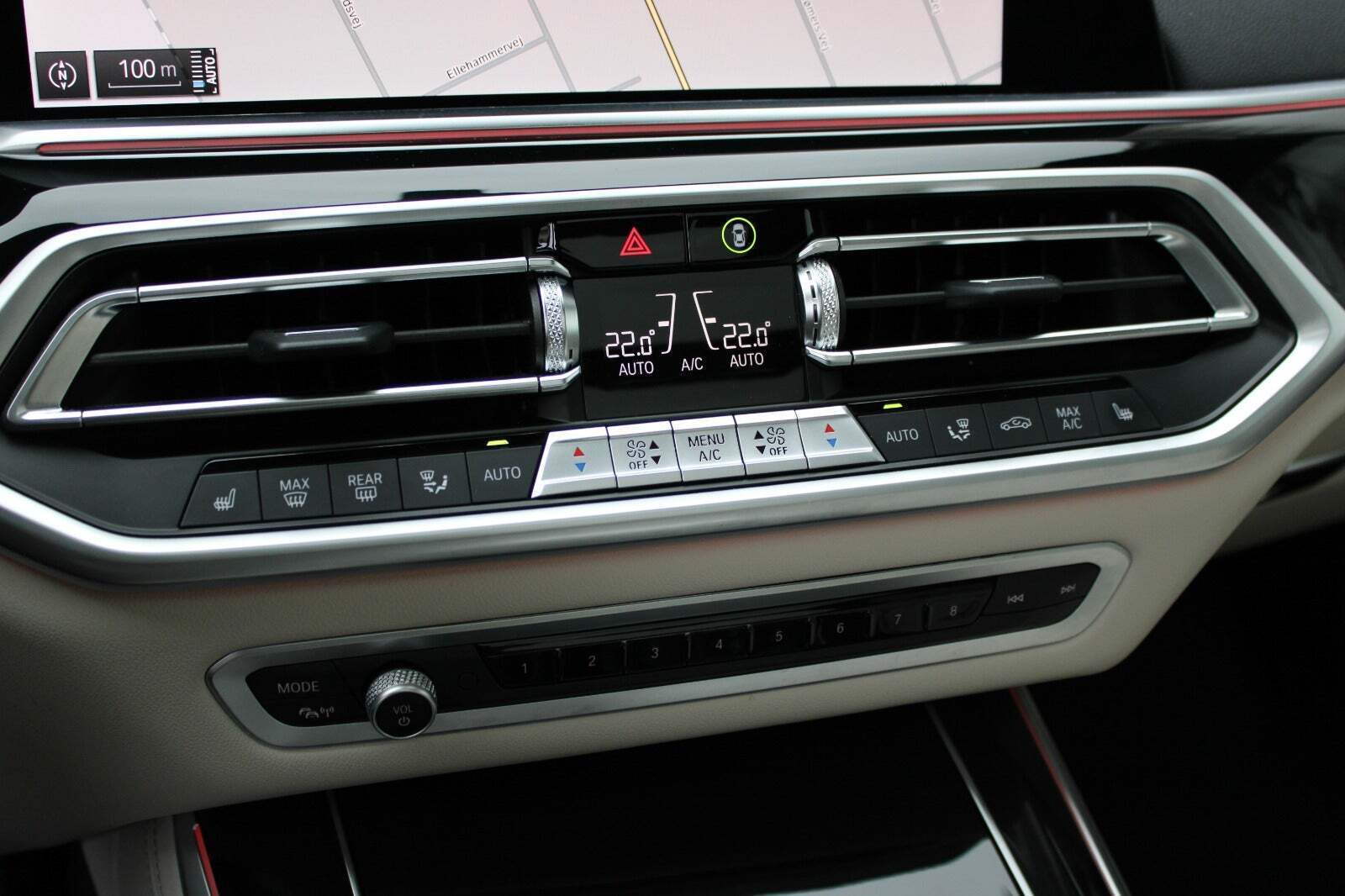 Grå BMW X5 fra 2023