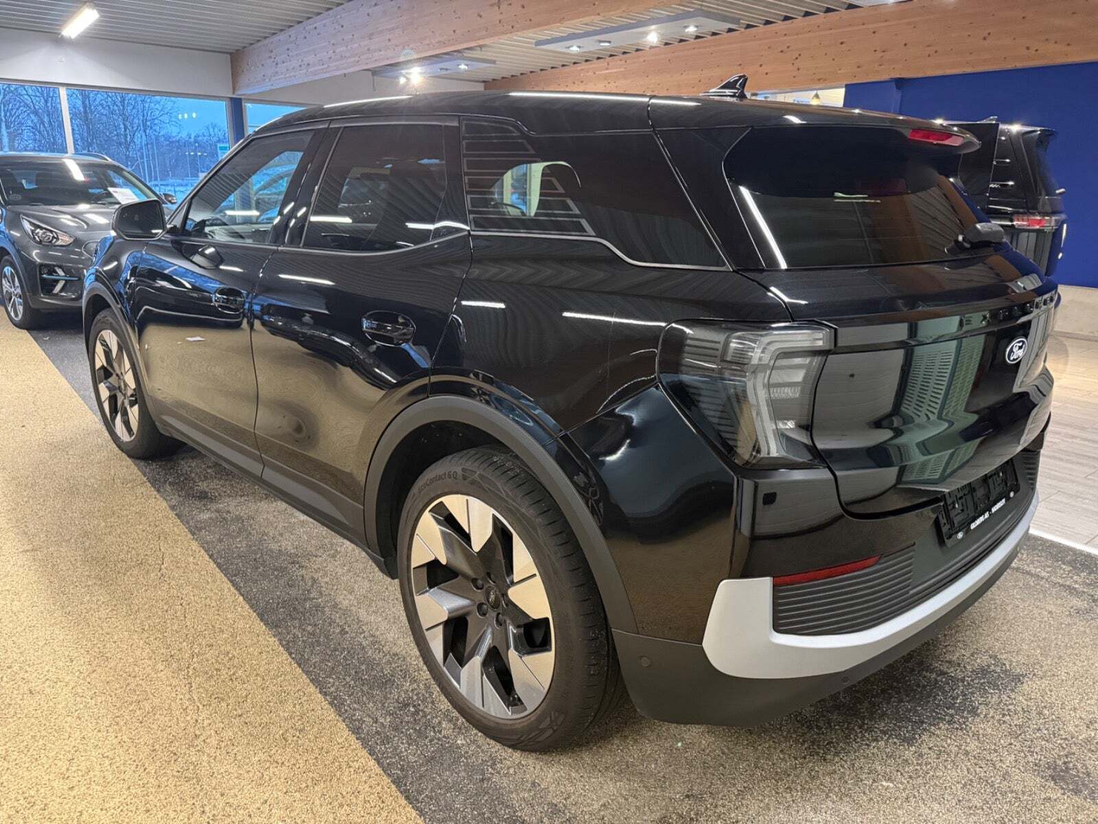 Ford Explorer 77 Premium Extended Range