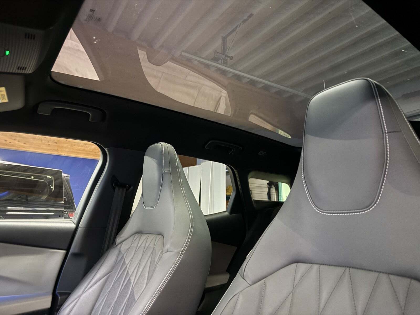 Ford Explorer 77 Premium Extended Range