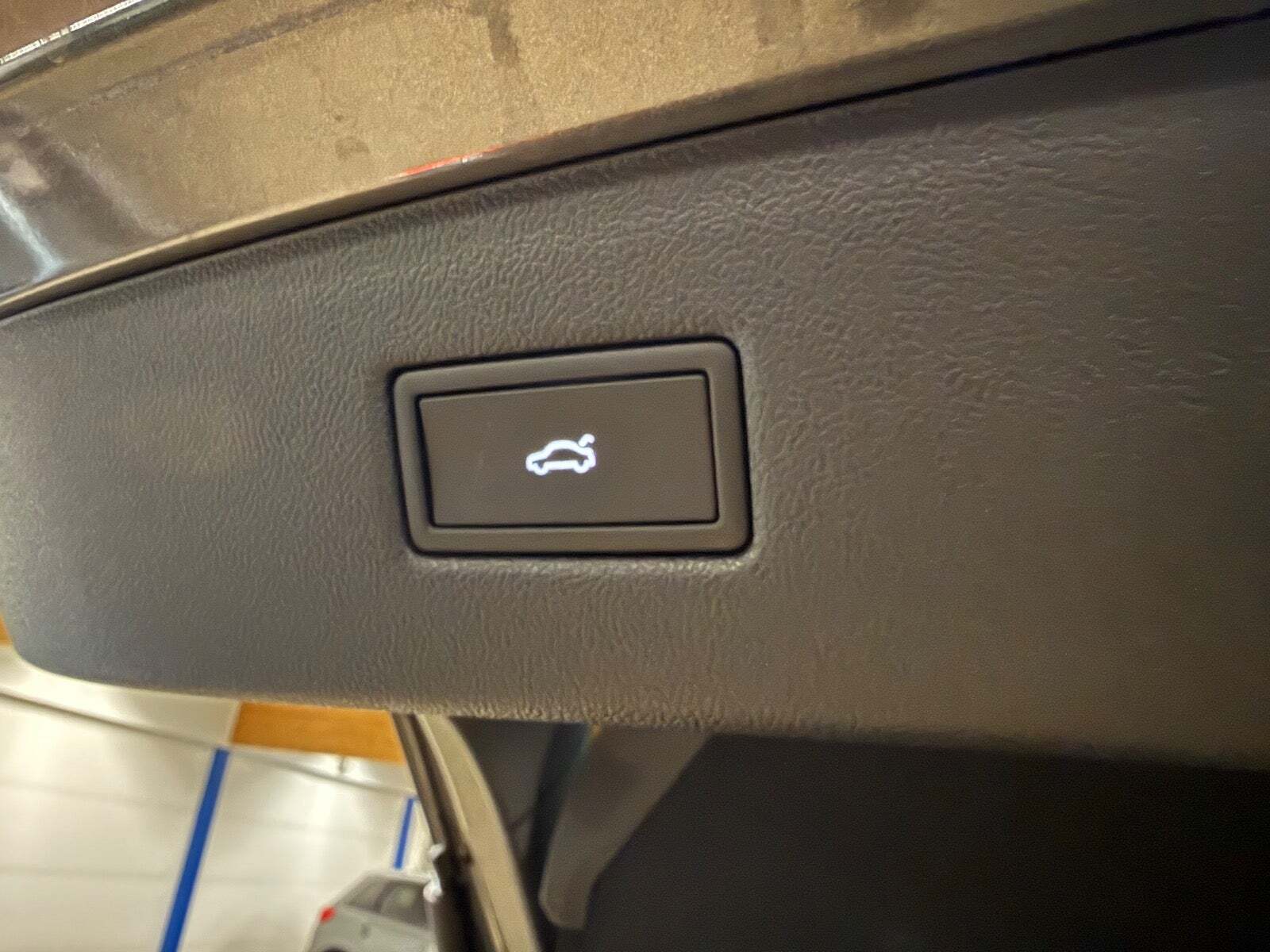 Sort Ford Explorer fra 2024