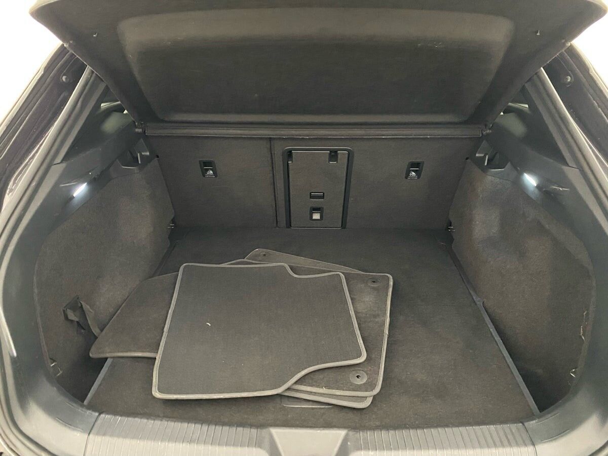 Grå VW ID.4 fra 2021