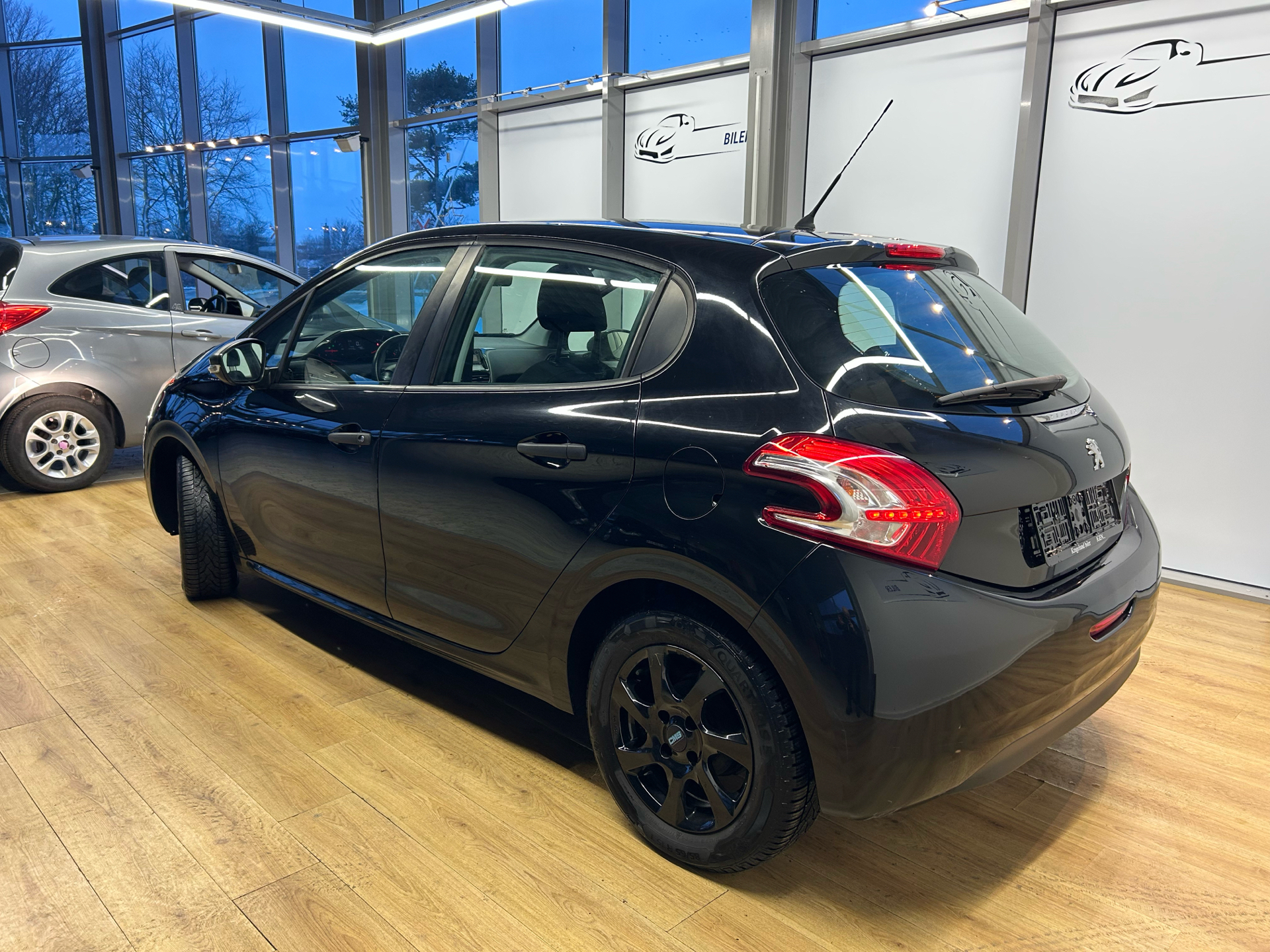 Peugeot 208 1,0 VTi Excite White 68HK 5d