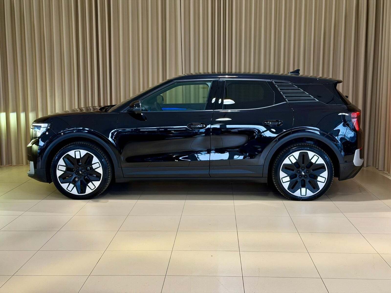 Ford Explorer 77 Premium Extended Range