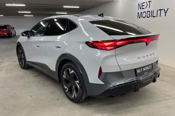 Sølv Cupra Tavascan fra 2024