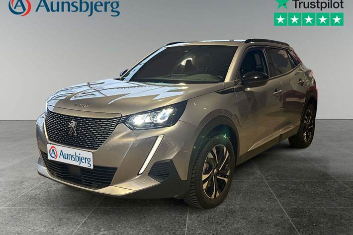 Sølv Peugeot e-2008 fra 2023 set udefra