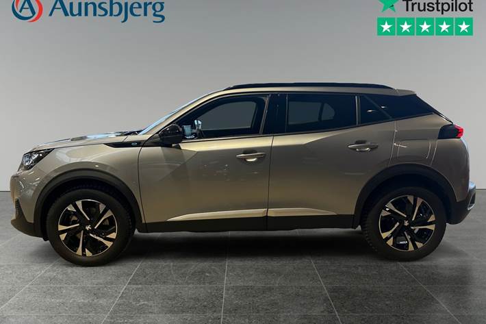 Sølv Peugeot e-2008 fra 2023