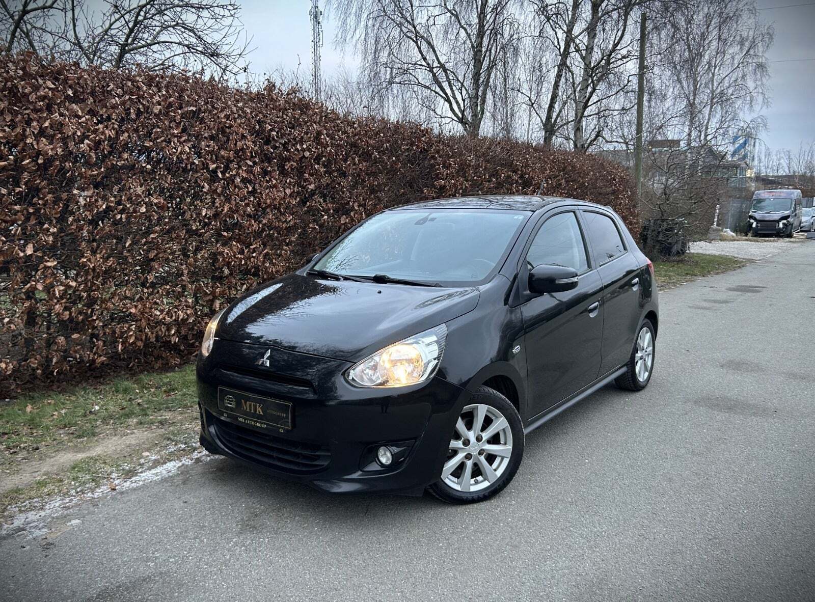 Mitsubishi Space Star 1,2 Black & White CVT