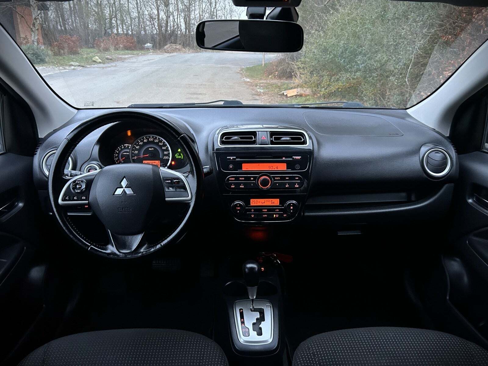 Sort Mitsubishi Space Star fra 2015