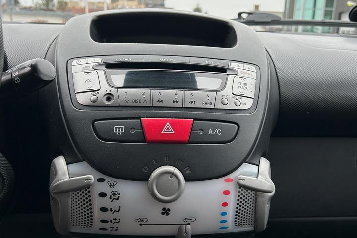 Grå Citroën C1 fra 2014