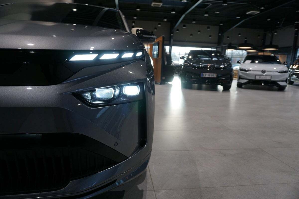 Grå Skoda Enyaq fra 2025