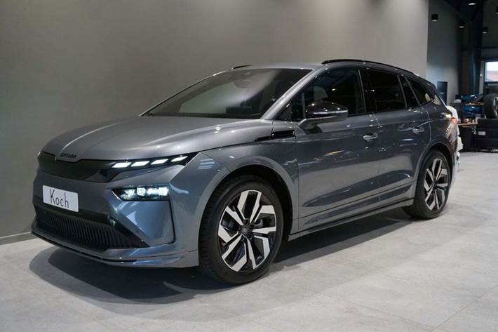 Grå Skoda Enyaq fra 2025 set udefra