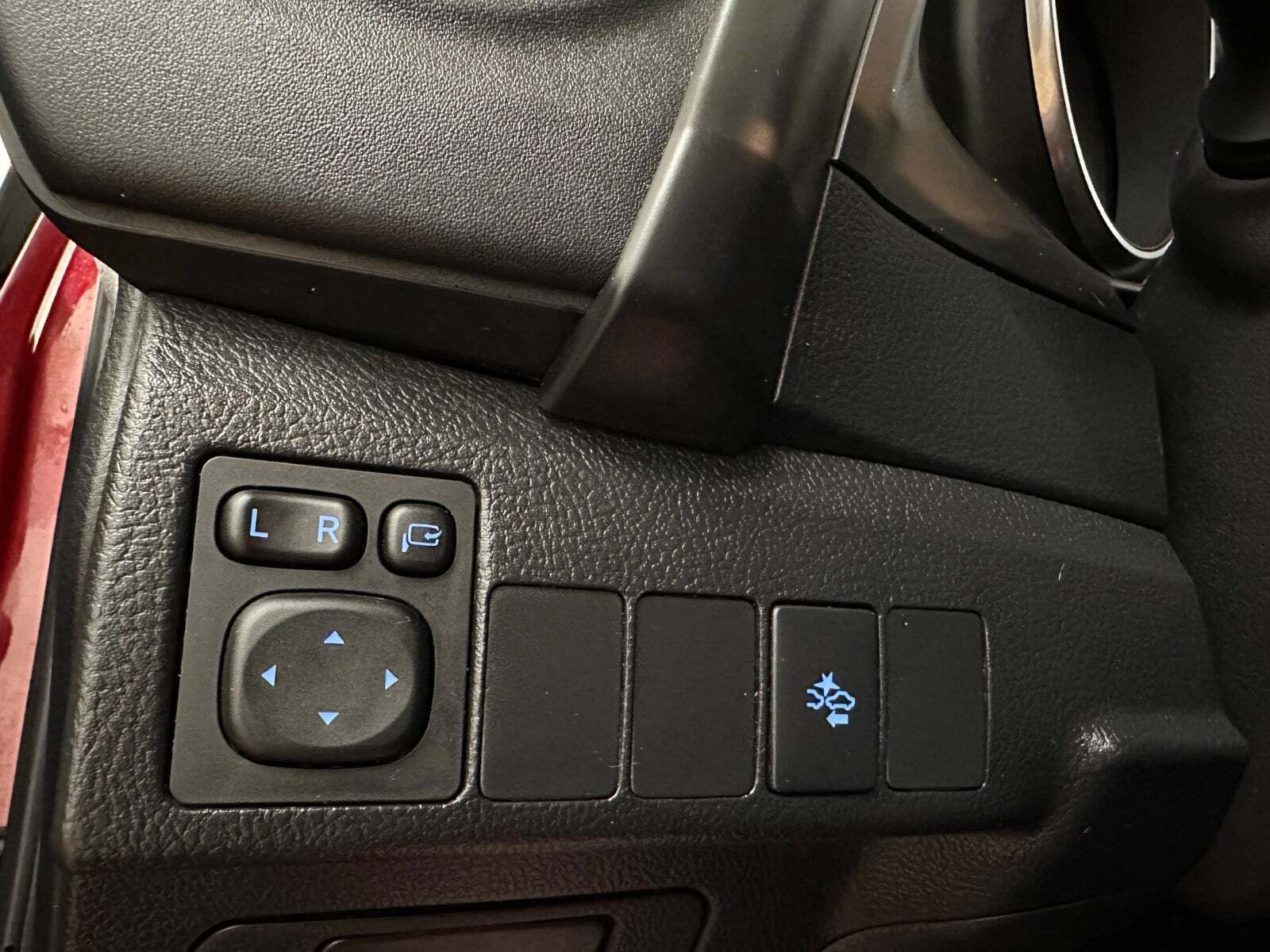 Rød Toyota Auris fra 2017