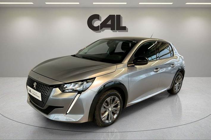 Sølv Peugeot e-208 fra 2022 set udefra