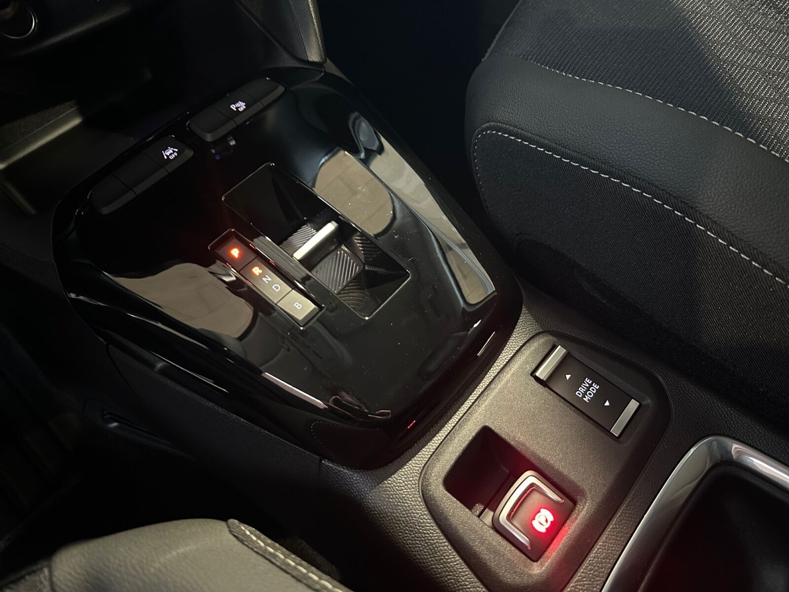 Hvid Opel Corsa-e fra 2023