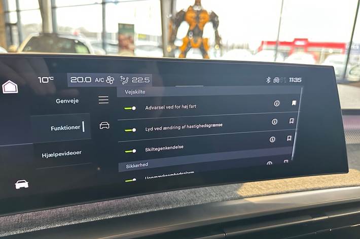 Blå Peugeot e-5008 fra 2024