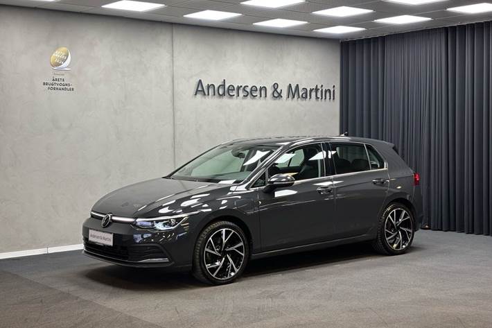 Grå VW Golf fra 2021 set udefra