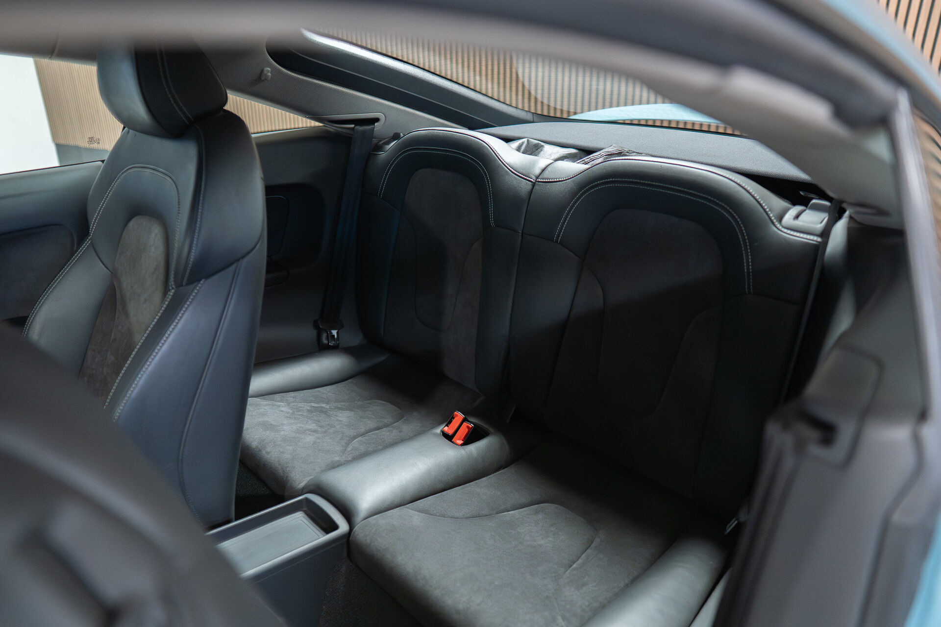 Blå Audi TTS fra 2010