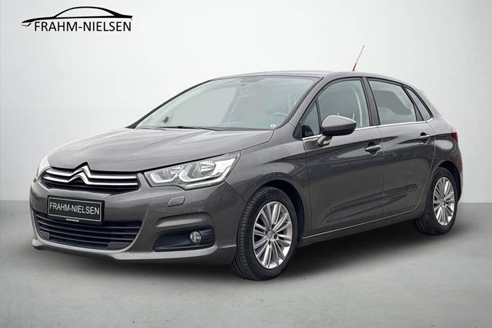 Grå Citroën C4 fra 2016 set udefra