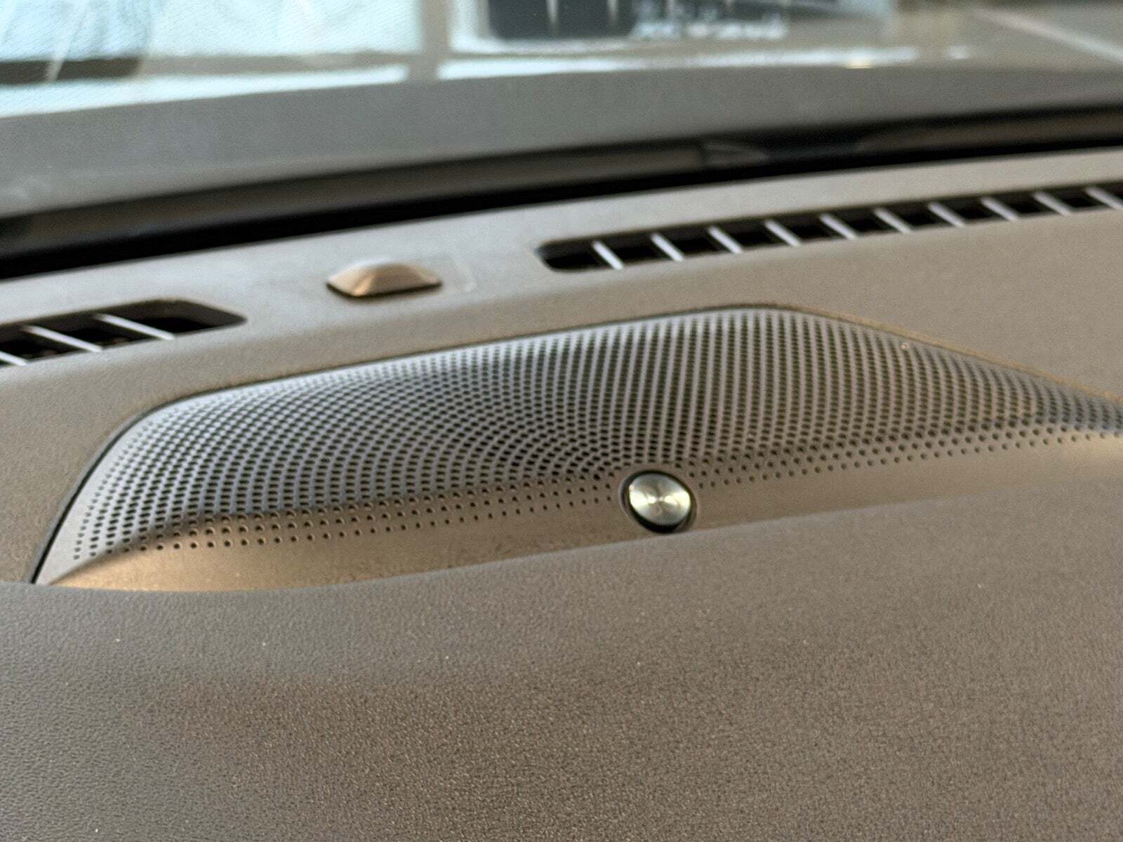 Grå Ford Kuga fra 2023