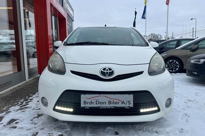 Hvid Toyota Aygo fra 2013