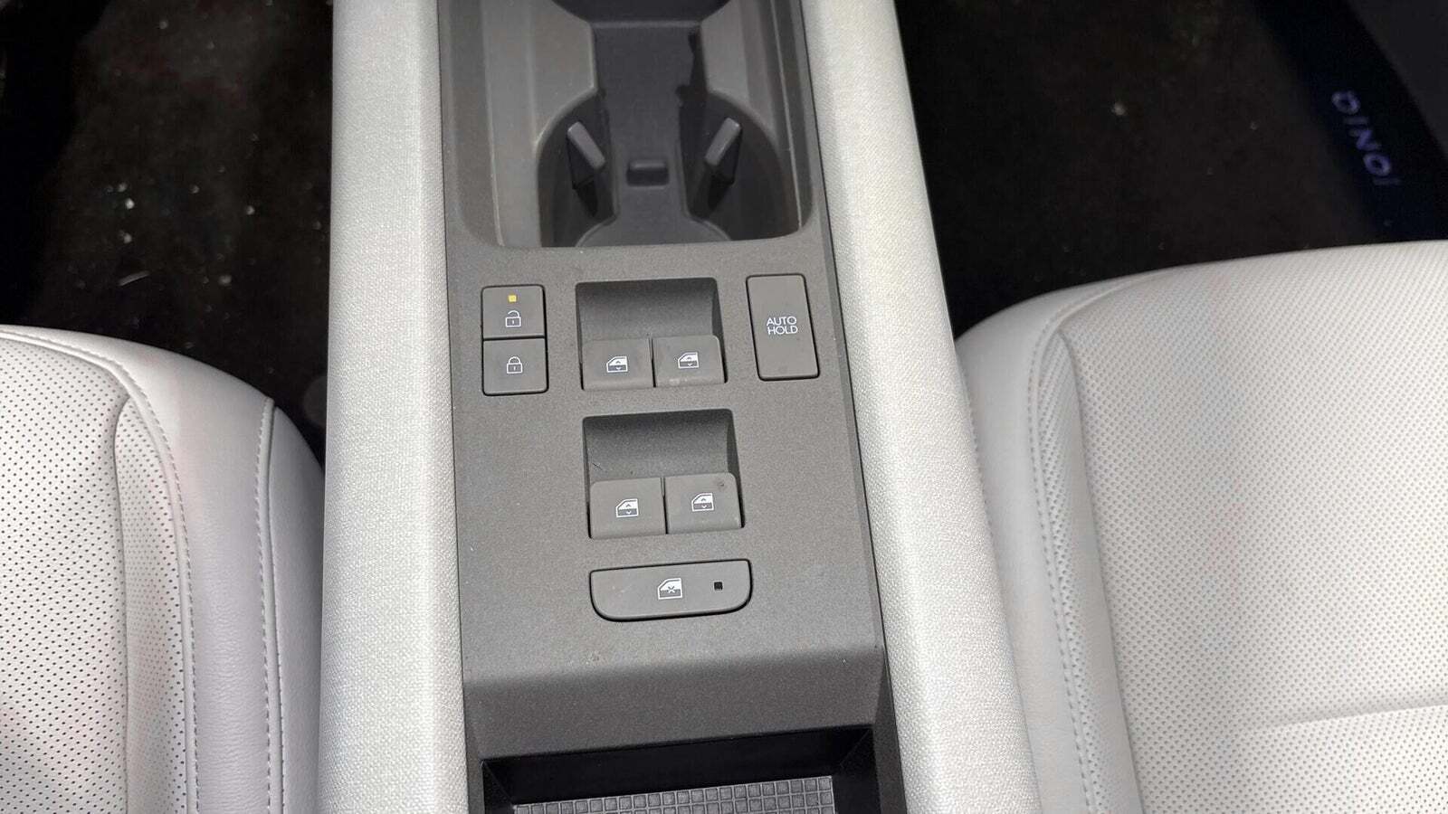 Grå Hyundai Ioniq 6 fra 2023