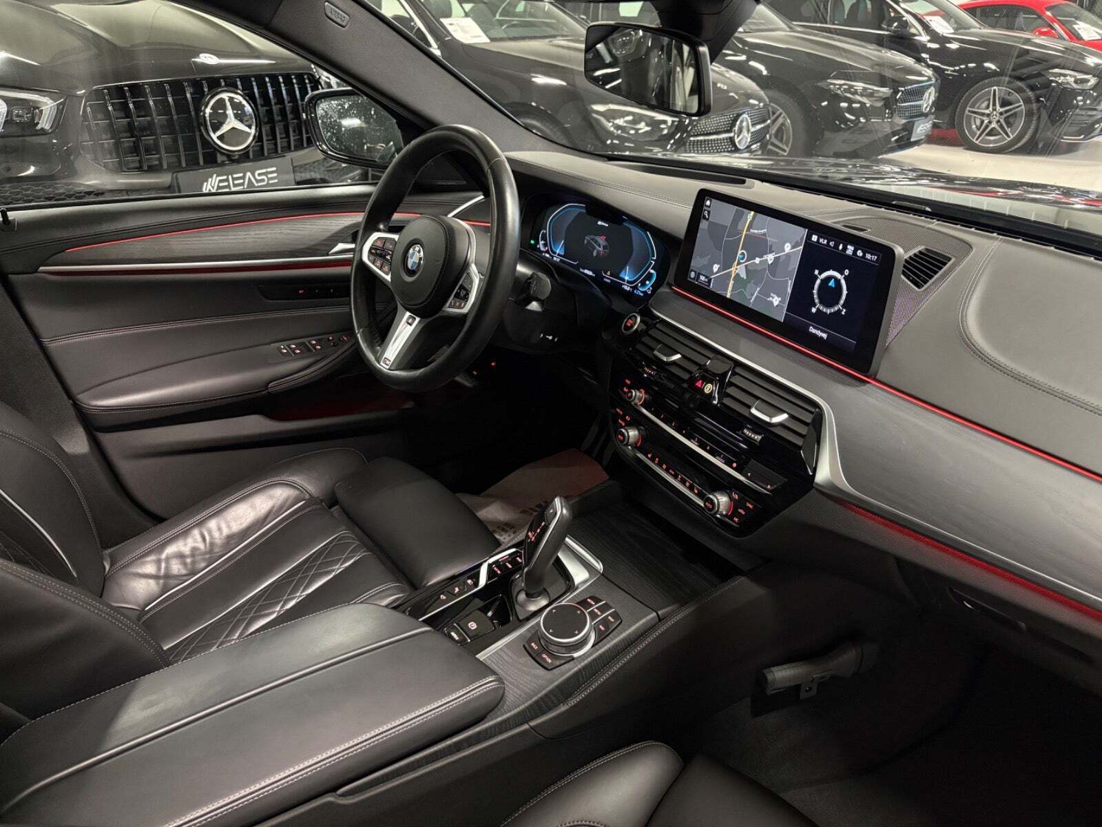 Grå BMW 530e fra 2021