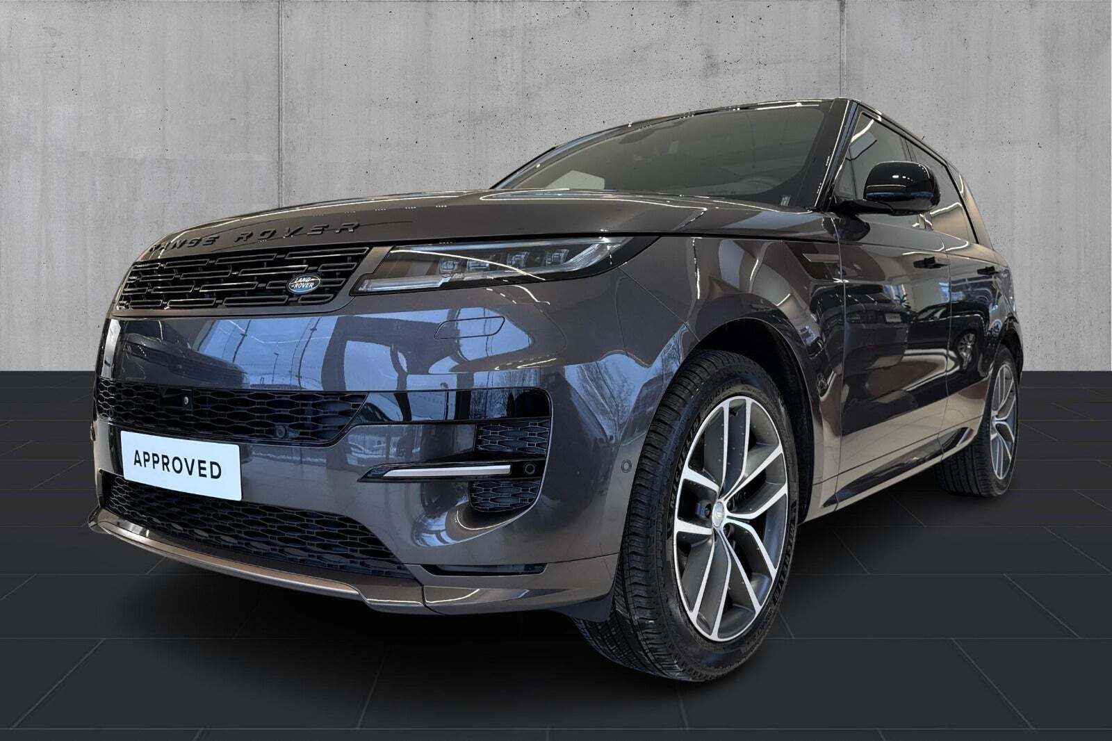 Grå Land Rover Range Rover sport fra 2025