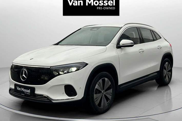 Hvid Mercedes EQA250 fra 2025 set udefra