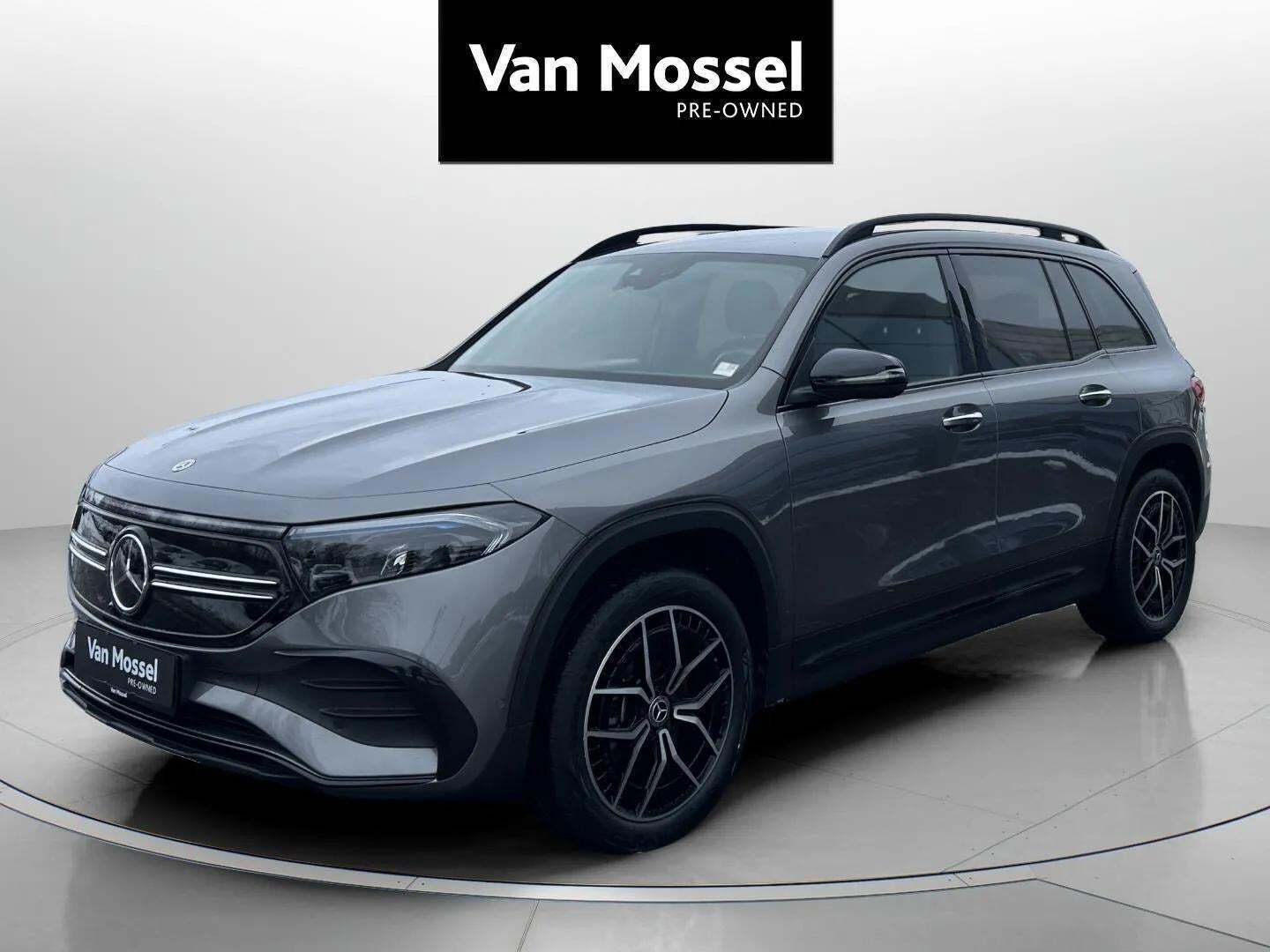 Grå Mercedes EQB250 fra 2024