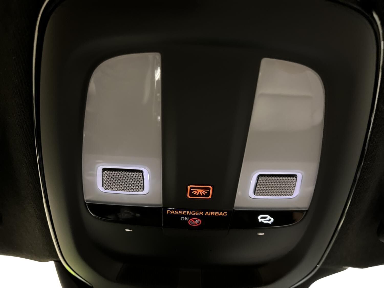 Grå Volvo EX40 fra 2025