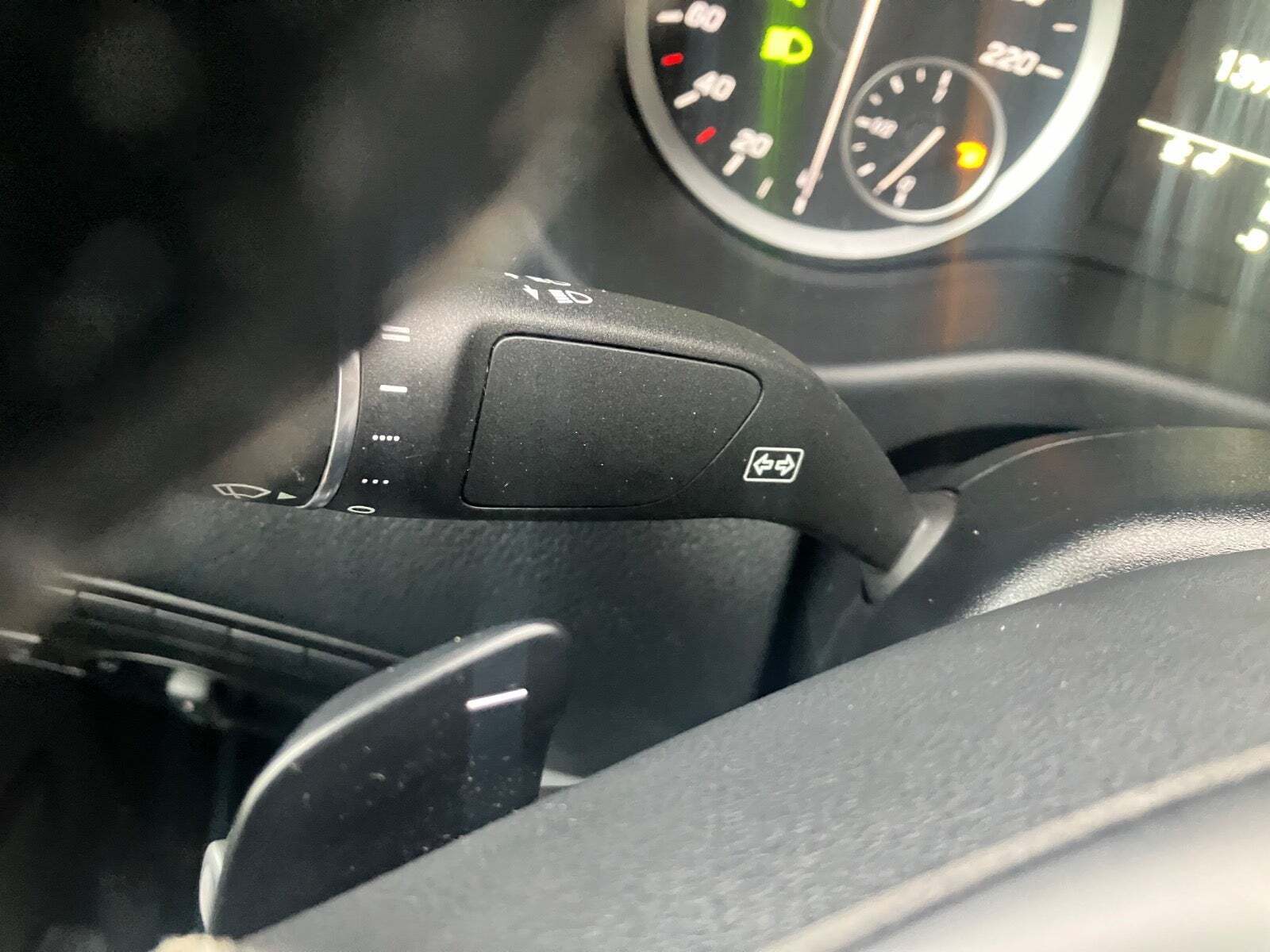 Grå Mercedes Vito 119 fra 2020