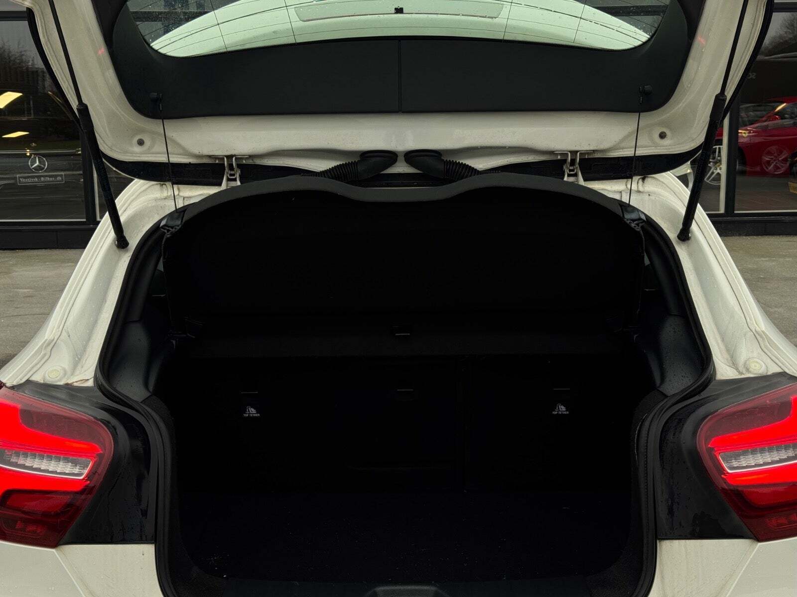 Hvid Mercedes A45 fra 2016