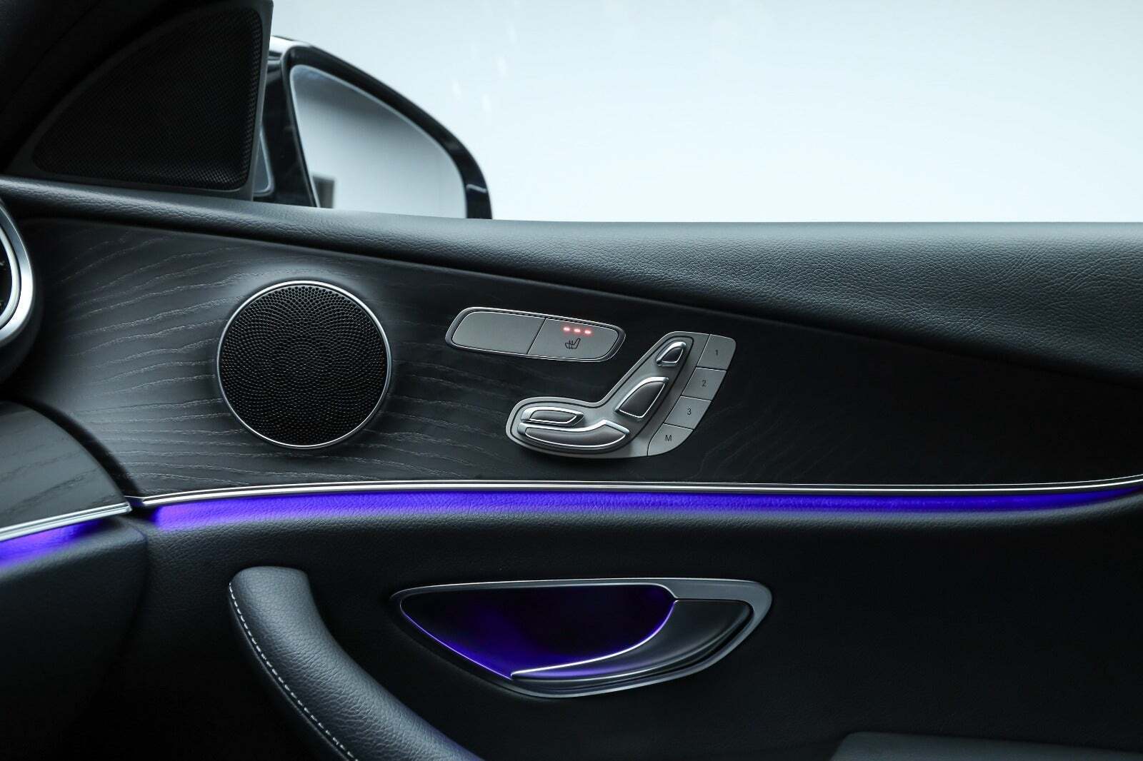 Grå Mercedes E300 de fra 2022