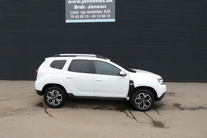 Hvid Dacia Duster fra 2023
