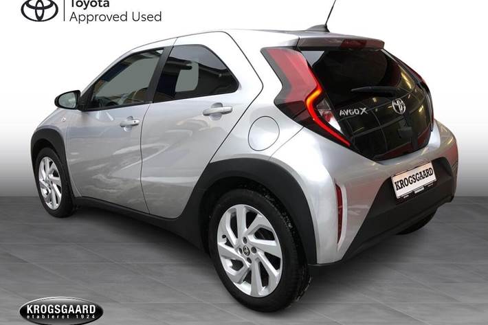 Sølv Toyota Aygo X fra 2022