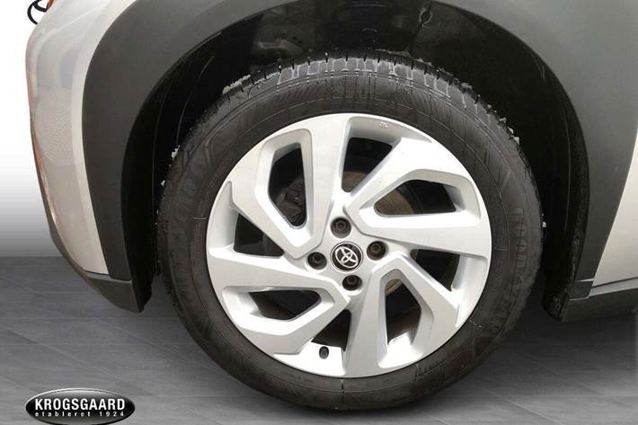 Sølv Toyota Aygo X fra 2022