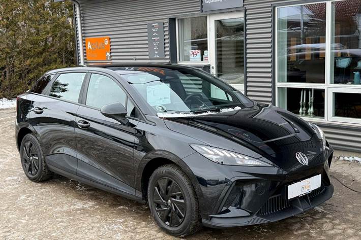 Sort MG 4 fra 2023 set udefra