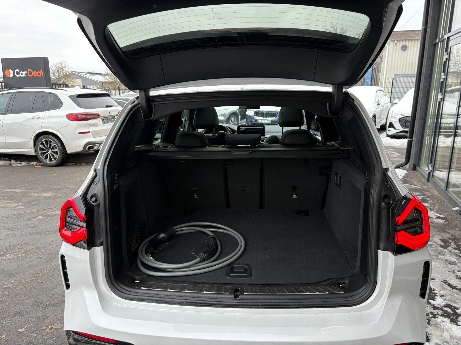 Hvid BMW iX3 fra 2022