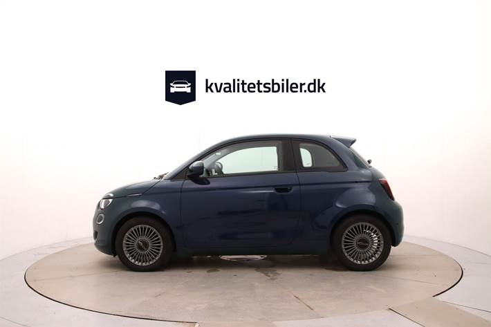 Blå Fiat 500e fra 2022