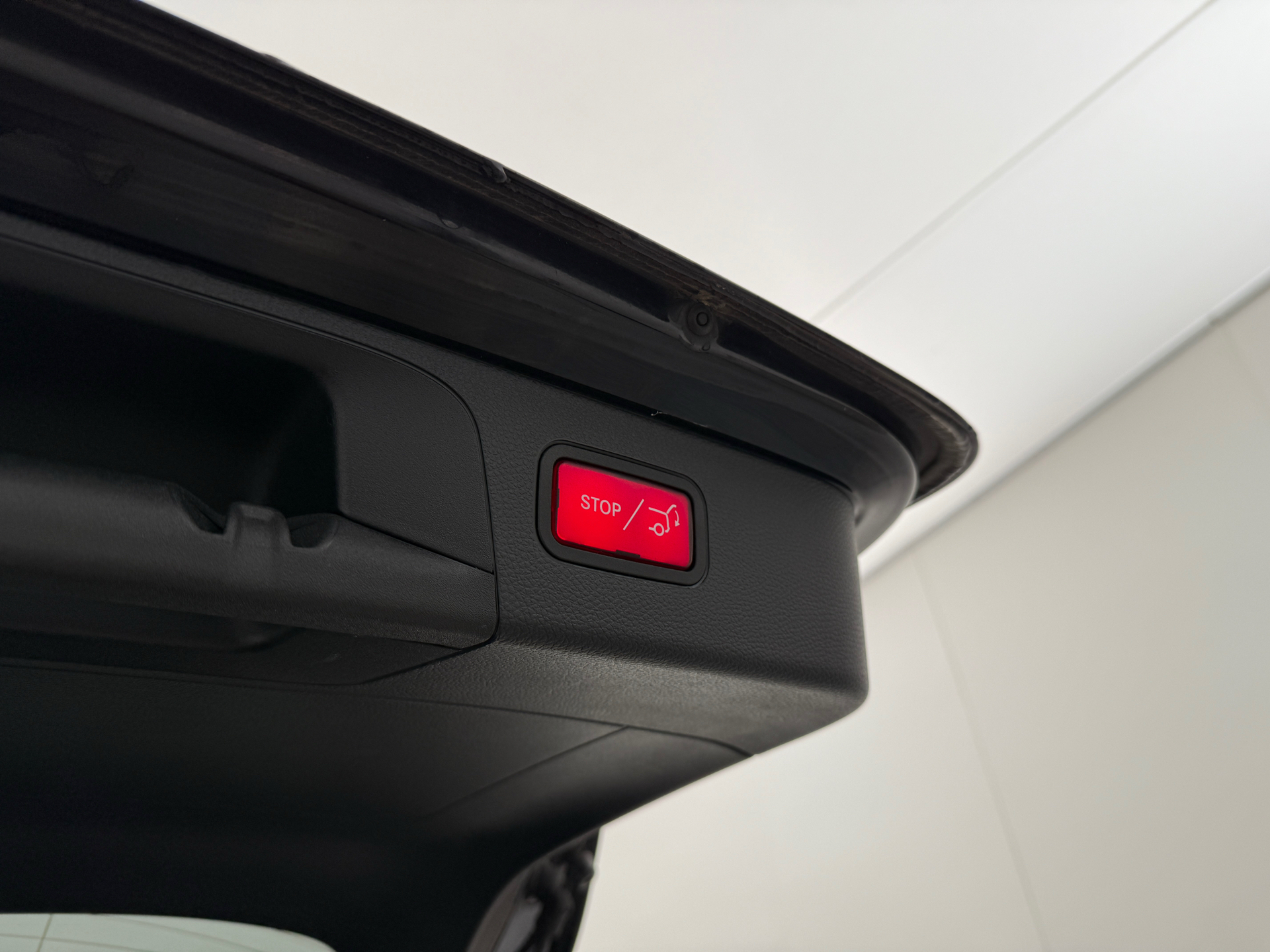 Sort Mercedes GLC200 fra 2020