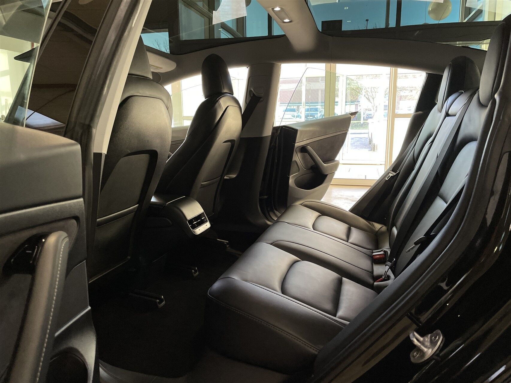 Sort Tesla Model 3 fra 2020