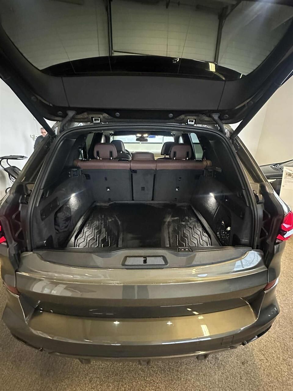 Grå BMW X5 fra 2024