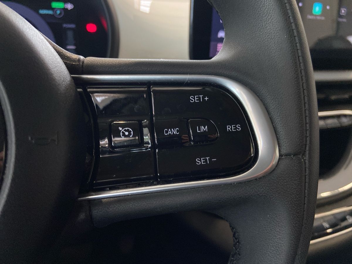 Hvid Fiat 500e fra 2023