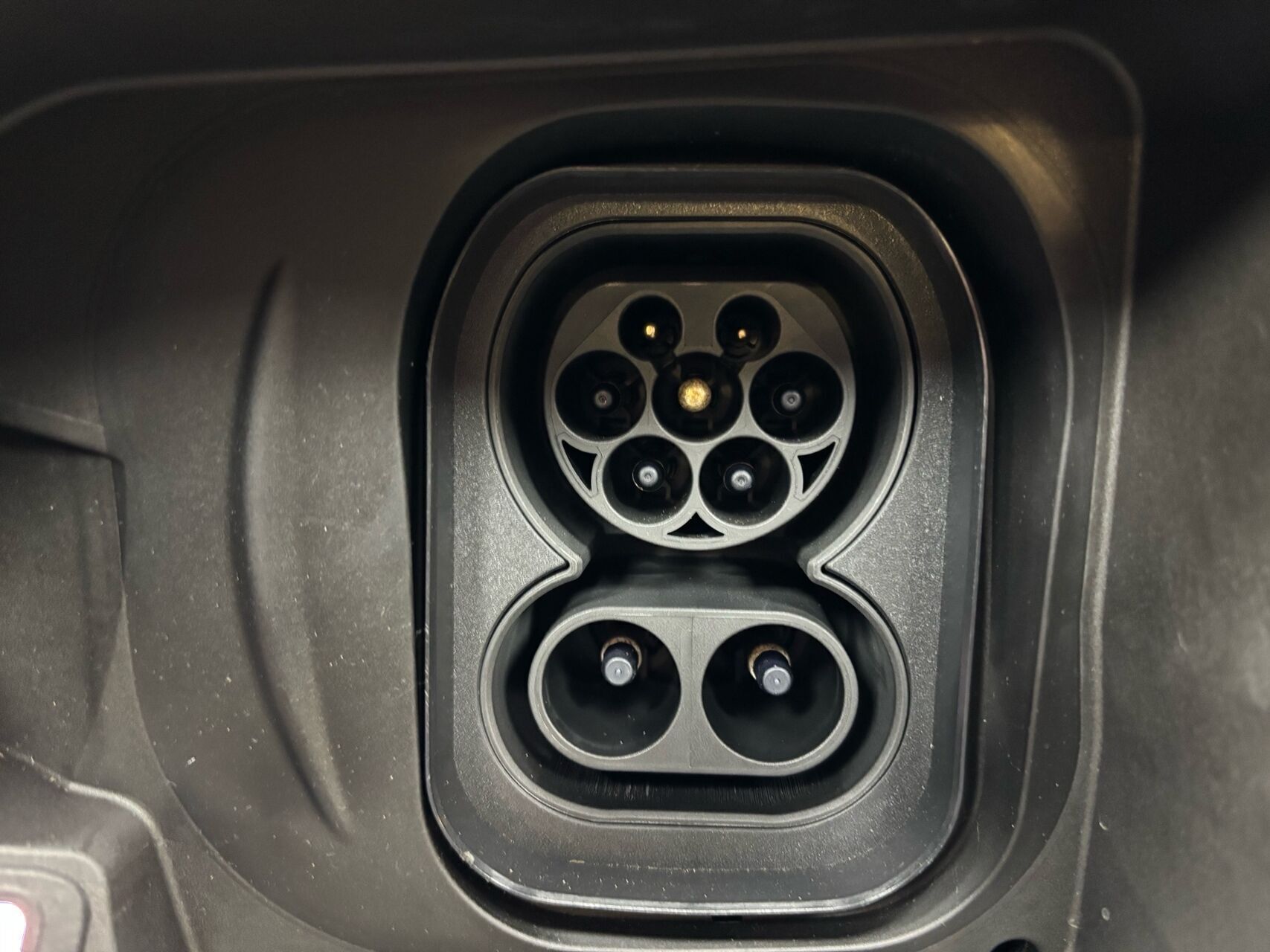 Grå Opel Mokka-e fra 2024